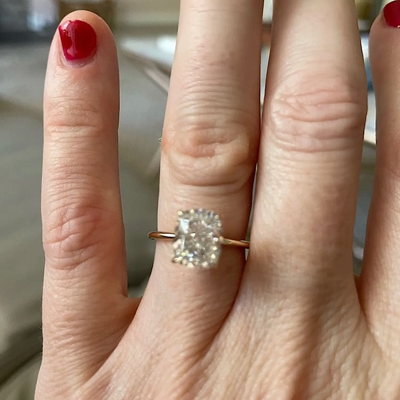 3.5 carat Cushion Cut engagement ring - Picture 9 of 9